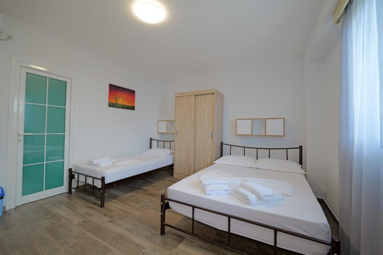 Eduard Lagji Apartament Lukovë Habitación foto