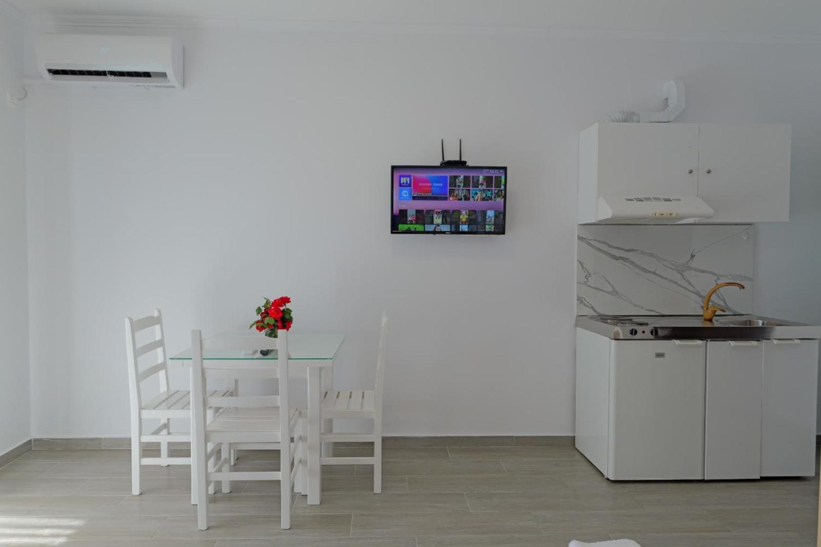 Eduard Lagji Apartament Lukovë Habitación foto